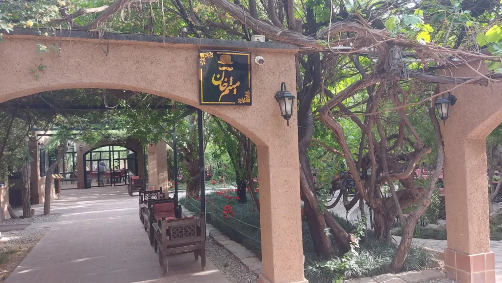 بهترین رستوران های کرمان باغ رستوران میثم خان کرمان