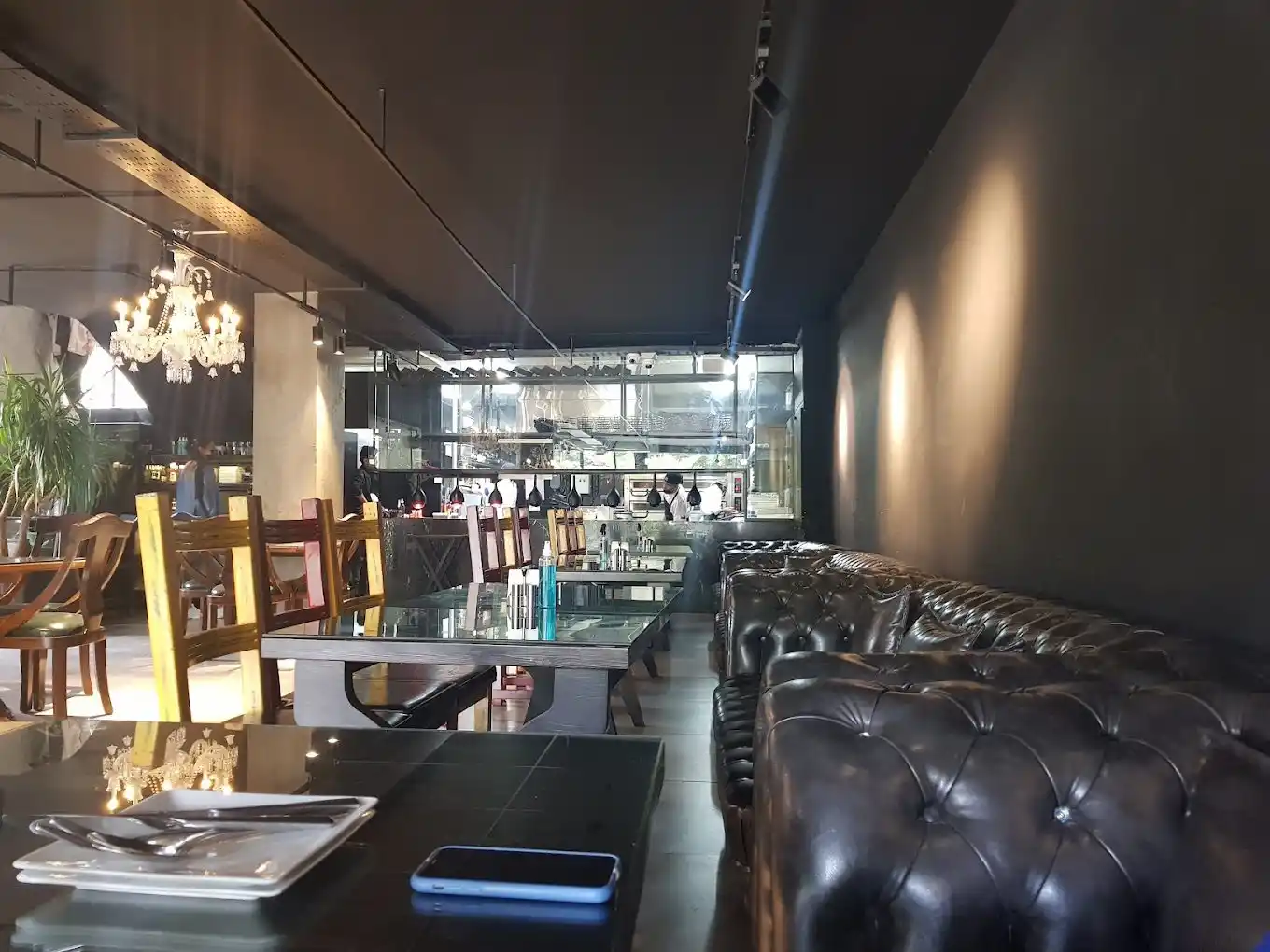 Saheb Gharanieh Cafe Restaurant